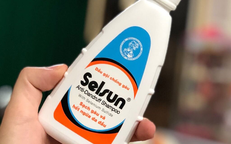 Điều trị vẩy nến da đầu bằng sản phẩm chứa Selenium Sulfit