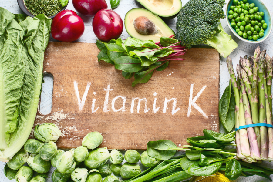 Thiếu hụt vitamin K có thể làm hạn chế sự phát triển của chiều cao