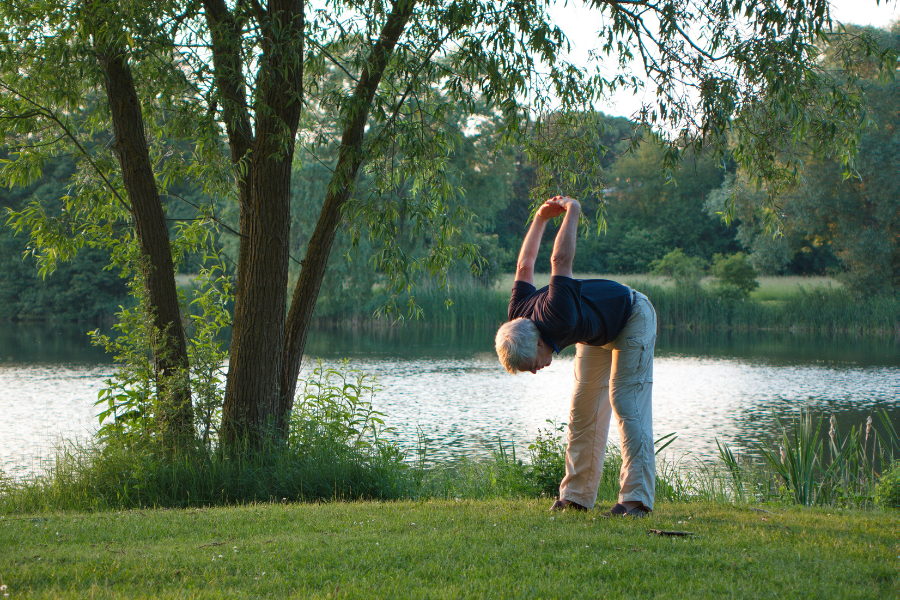 Yoga và thiền là 2 bài tập rất phù hợp cho người 50 tuổi