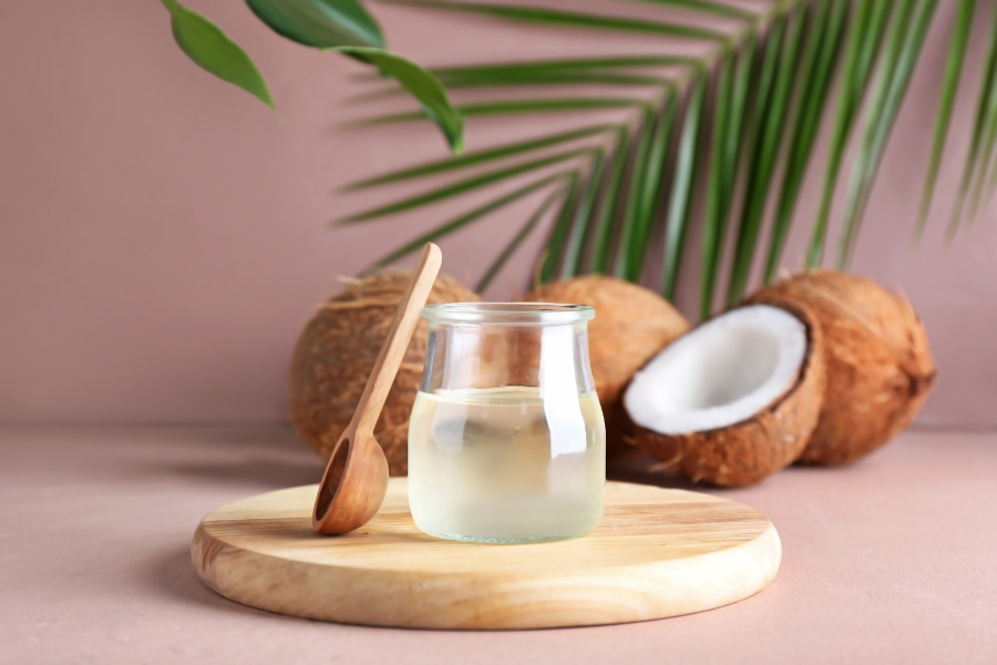 làm trắng răng bằng dầu dừa