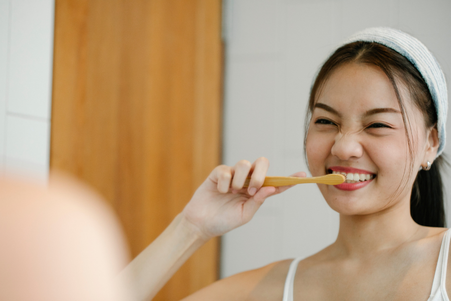 mẹo trắng răng bằng vỏ chuối 