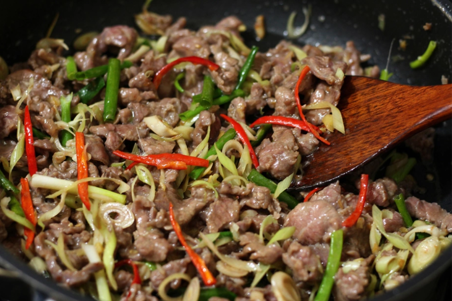 thịt bò xào gì ngon